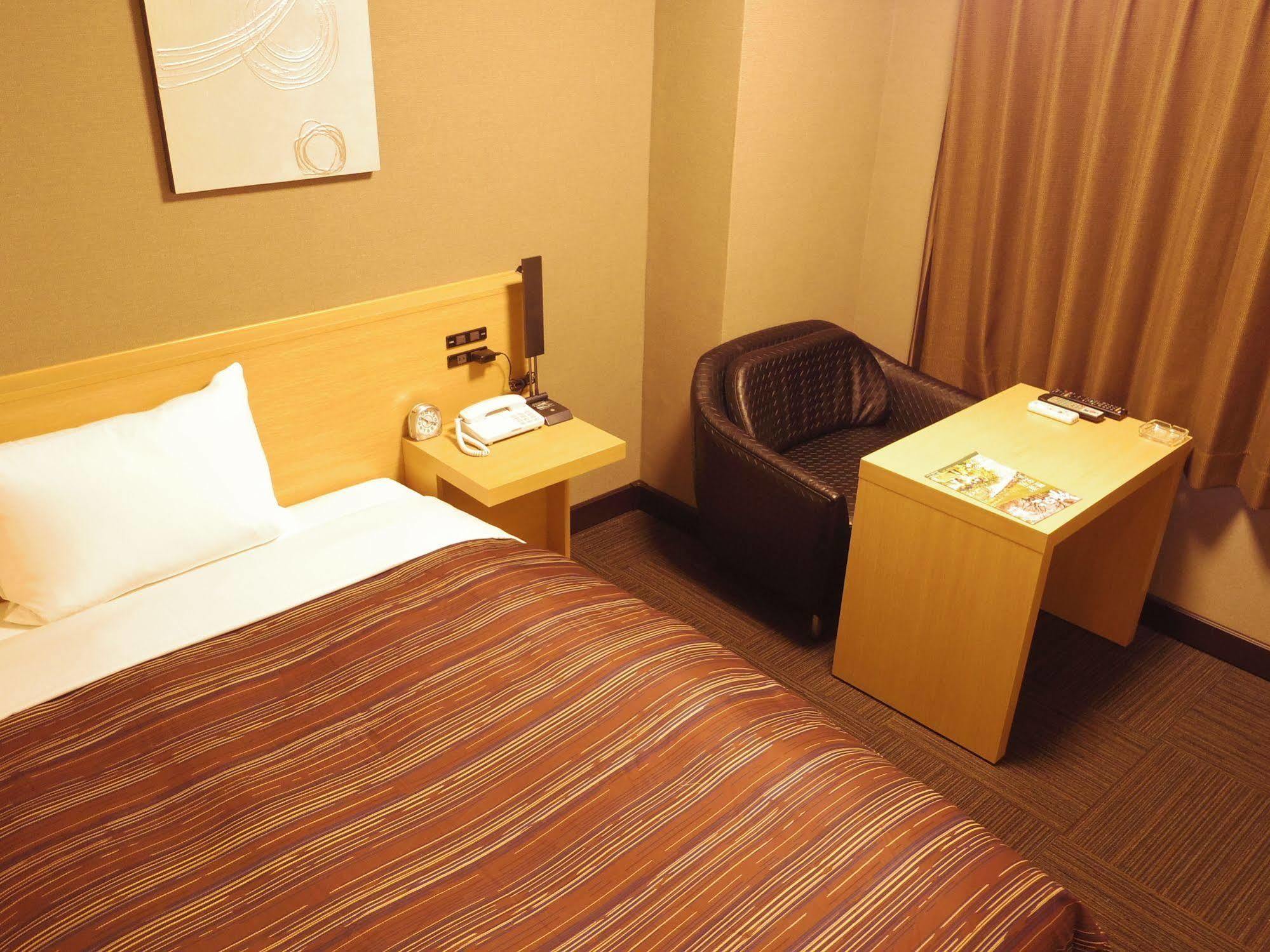 Hotel Route-Inn Kumamoto Ekimae Bagian luar foto
